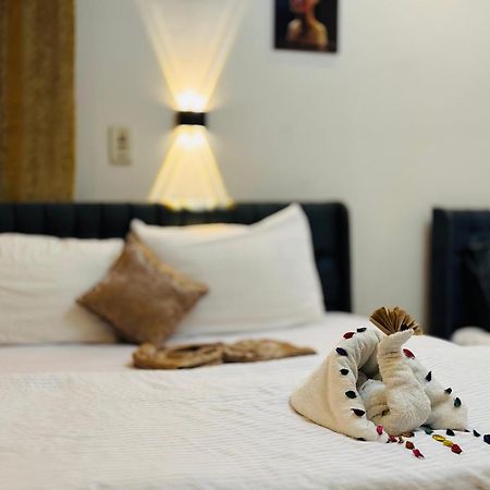 Pyramids Kingdom - Guest House Kafrat al Jabal Bagian luar foto