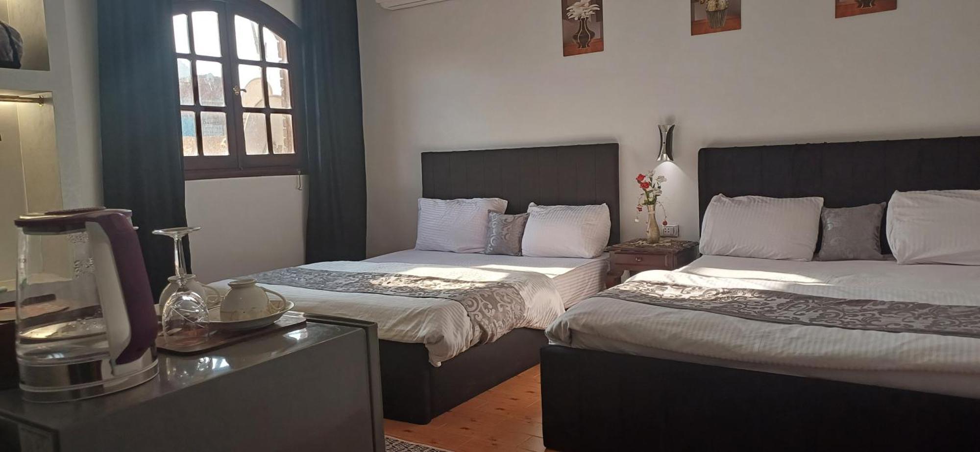 Pyramids Kingdom - Guest House Kafrat al Jabal Bagian luar foto