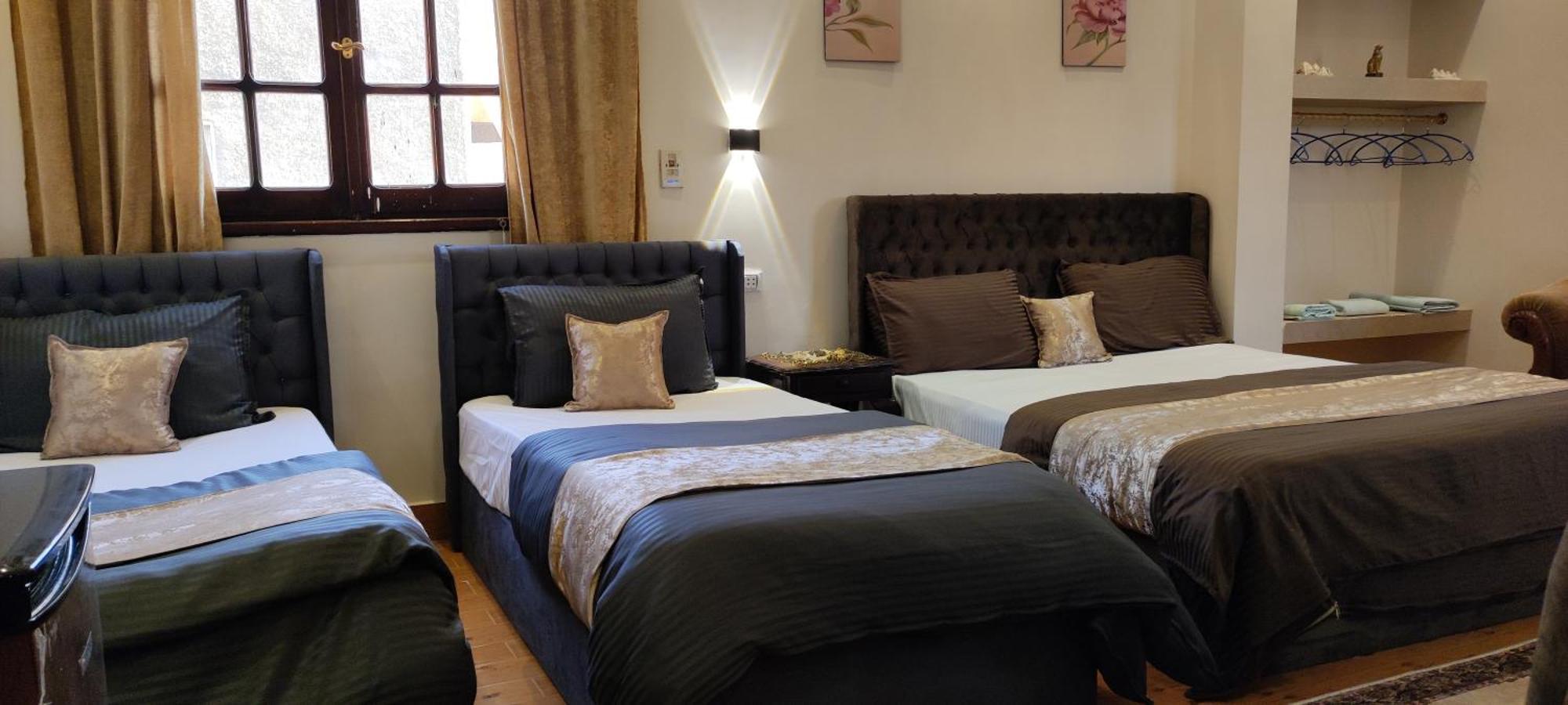 Pyramids Kingdom - Guest House Kafrat al Jabal Bagian luar foto