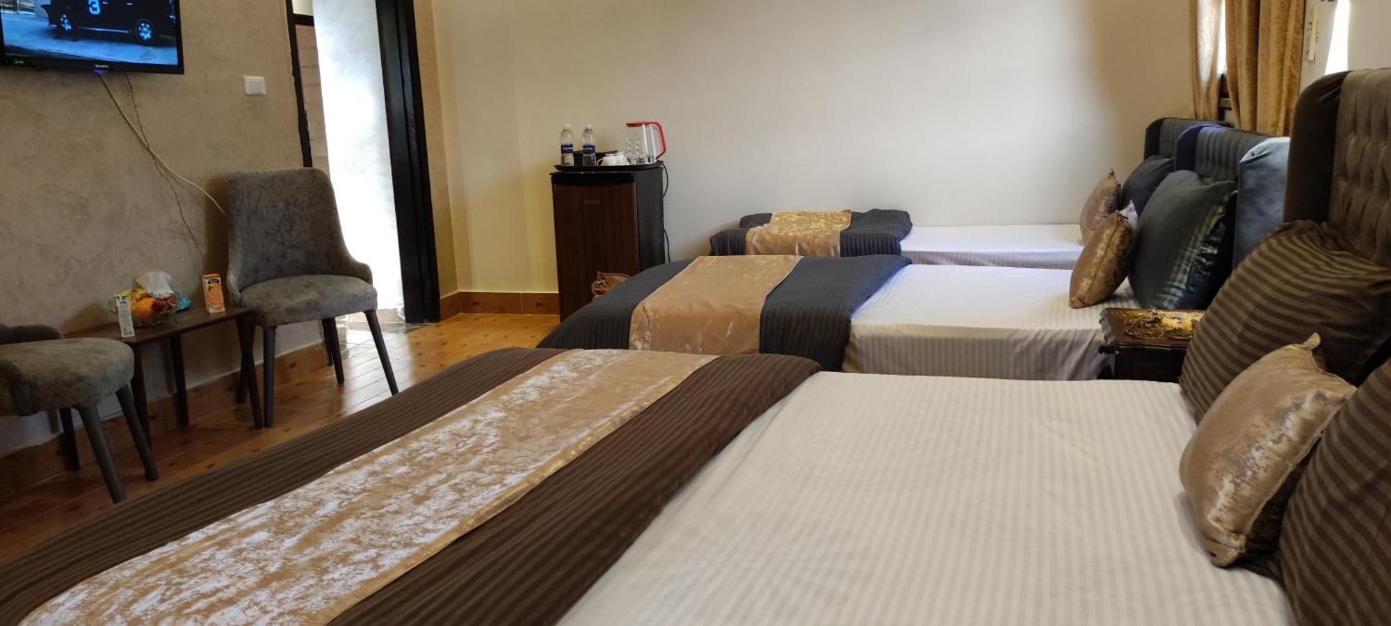 Pyramids Kingdom - Guest House Kafrat al Jabal Bagian luar foto