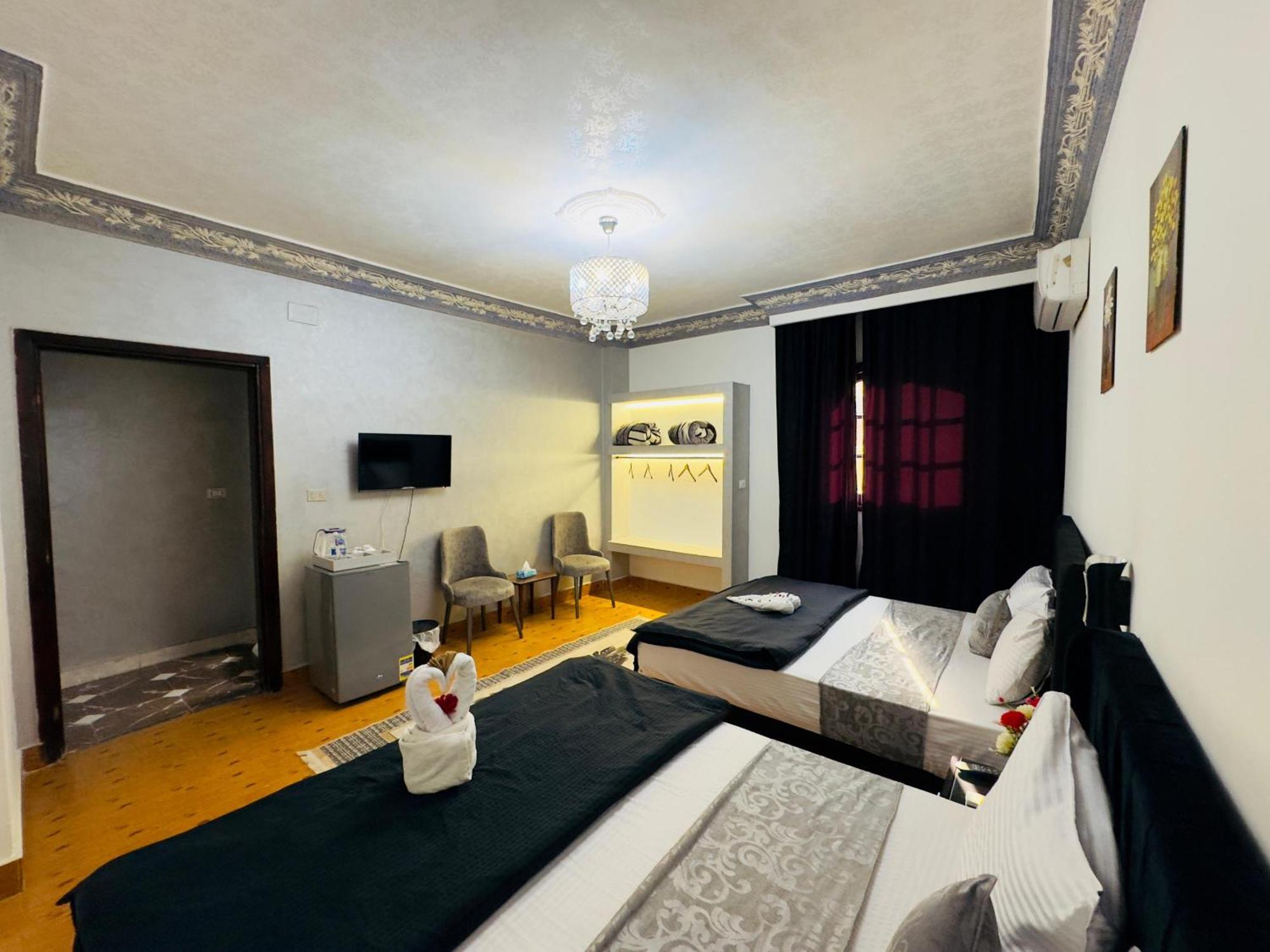 Pyramids Kingdom - Guest House Kafrat al Jabal Bagian luar foto