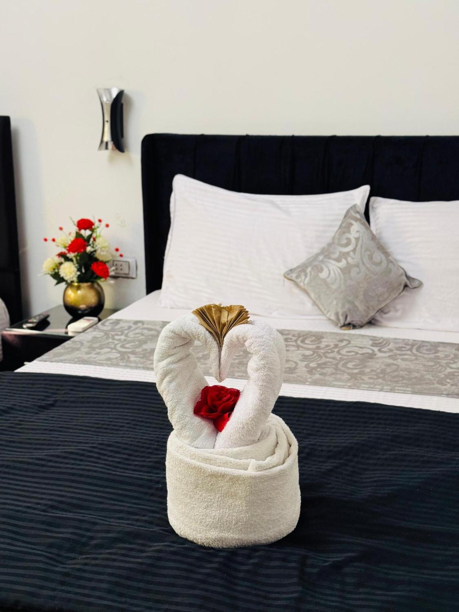Pyramids Kingdom - Guest House Kafrat al Jabal Bagian luar foto