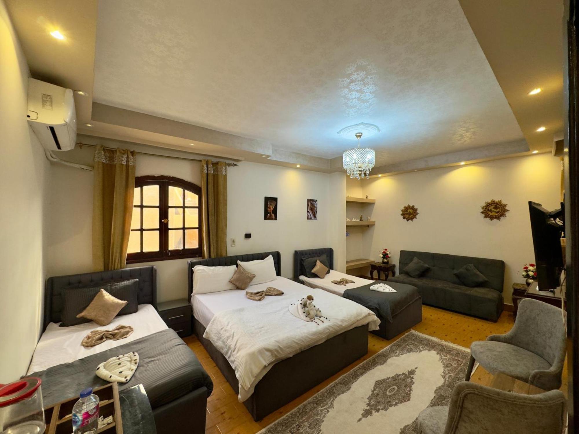 Pyramids Kingdom - Guest House Kafrat al Jabal Bagian luar foto