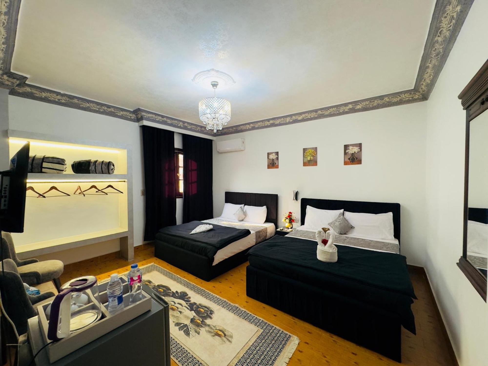 Pyramids Kingdom - Guest House Kafrat al Jabal Bagian luar foto