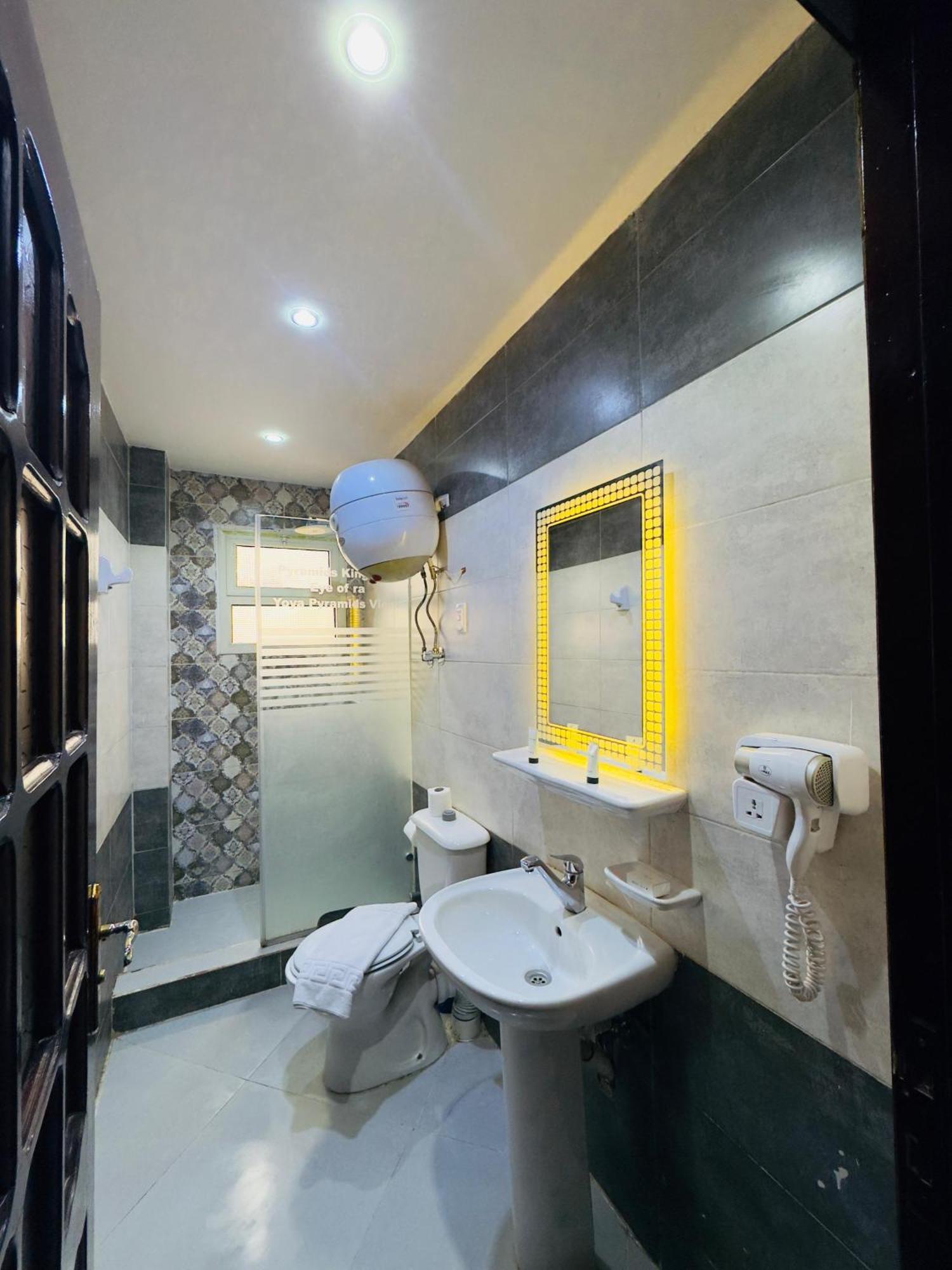 Pyramids Kingdom - Guest House Kafrat al Jabal Bagian luar foto