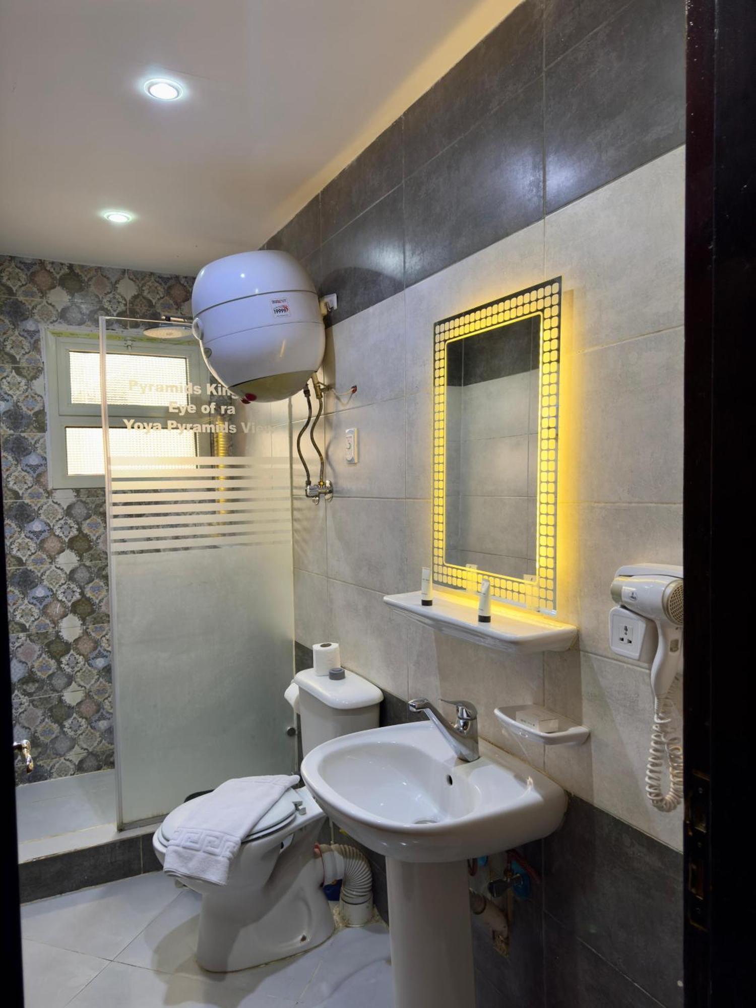 Pyramids Kingdom - Guest House Kafrat al Jabal Bagian luar foto