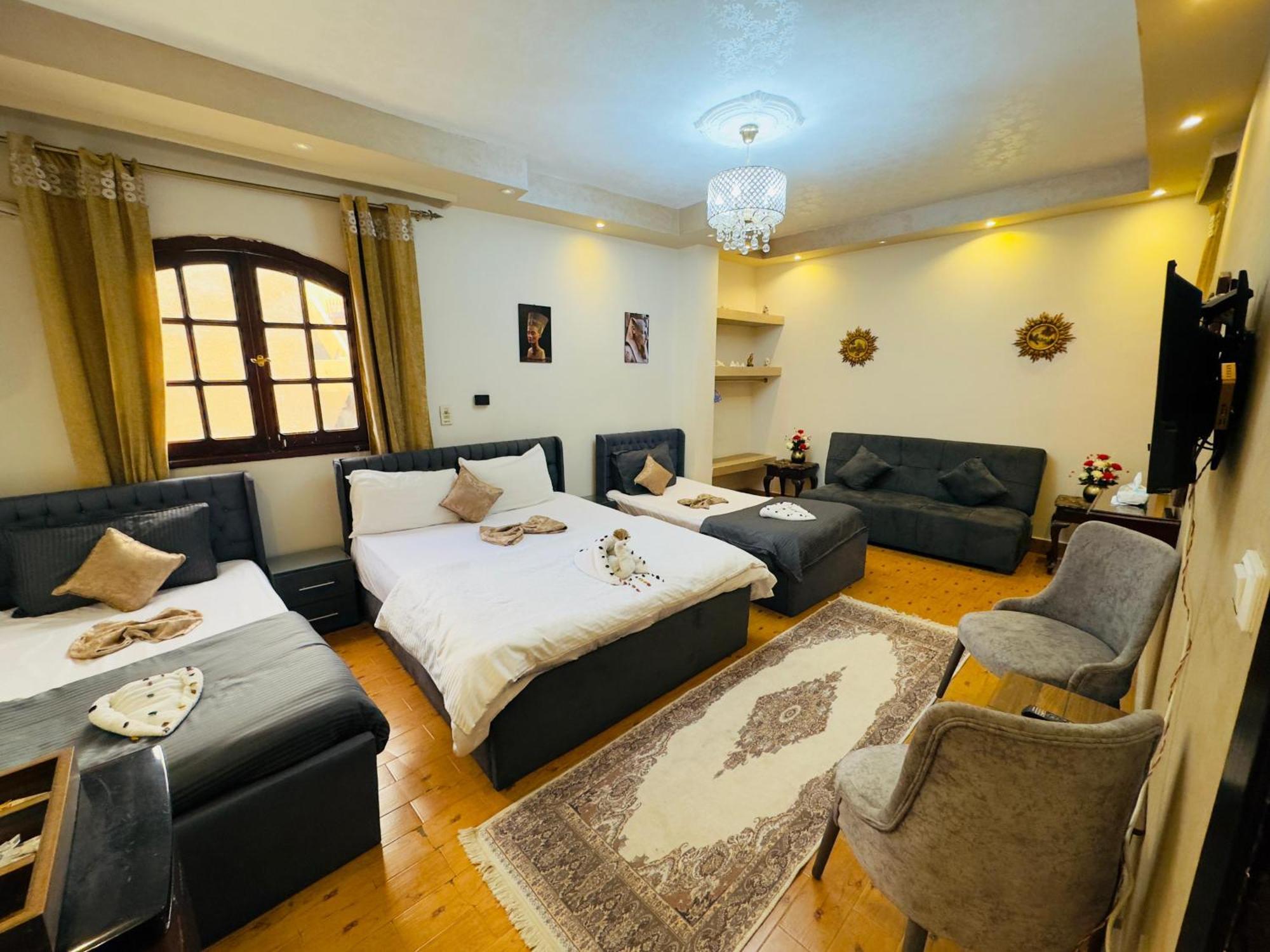 Pyramids Kingdom - Guest House Kafrat al Jabal Bagian luar foto