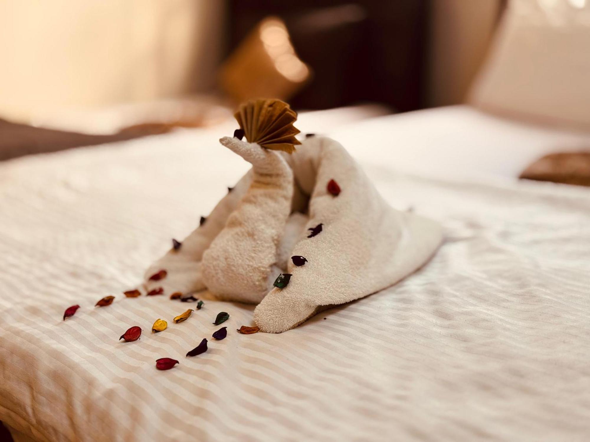 Pyramids Kingdom - Guest House Kafrat al Jabal Bagian luar foto